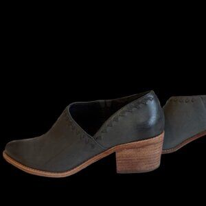 Caslon Black & Gray Leather Pointed‑Toe Block Heel - Size 10.5